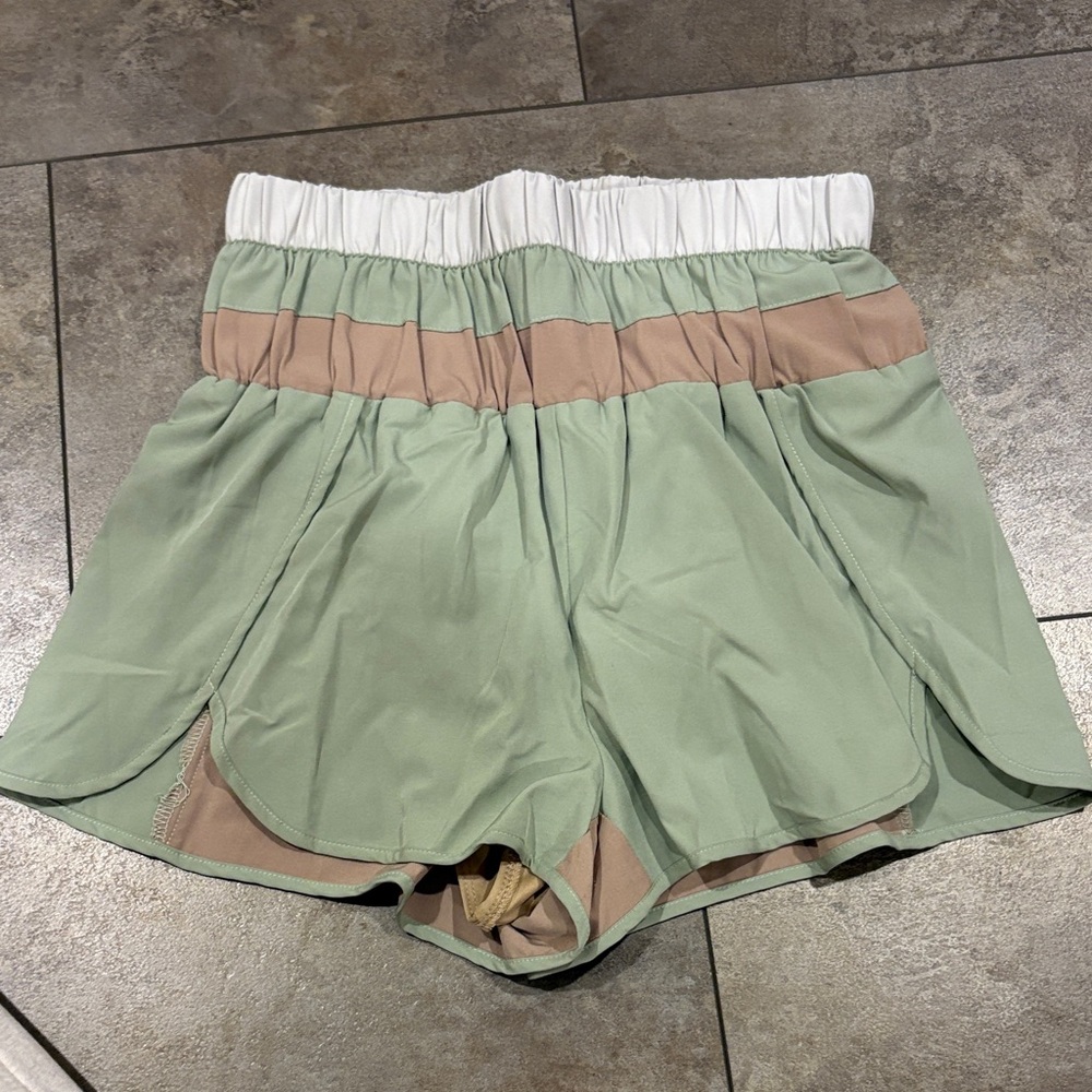 New In Women's High Waisted Green and Tan Shorts